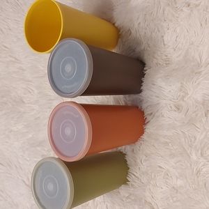 VINTAGE TUPPERWARE TUMBLERS WITH LIDS